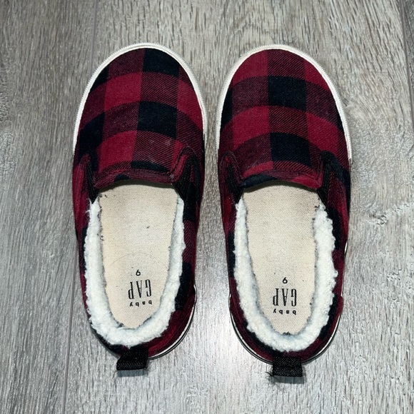 GAP Faux Sherpa Lined Slip On Shoes 9T | Buffalo Check Slip On Shoes 9T - Picture 6 of 13